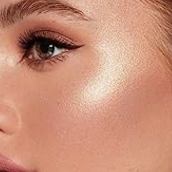 laura mercier Radiance Baked Powder - Picture 2 of 9